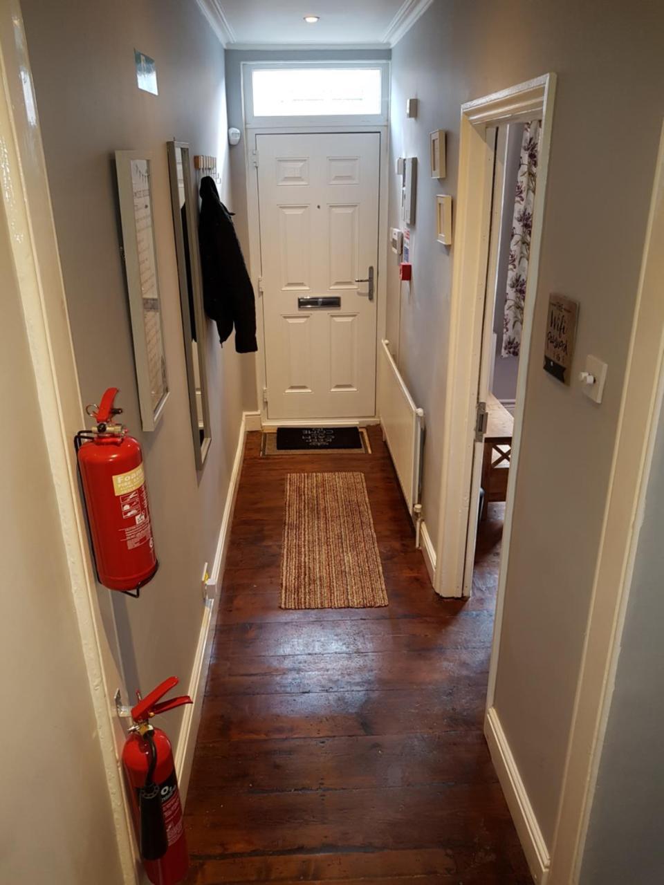 Appartamento Slough Centre Townhouse With Driveway Parking For Up To Two Cars Esterno foto