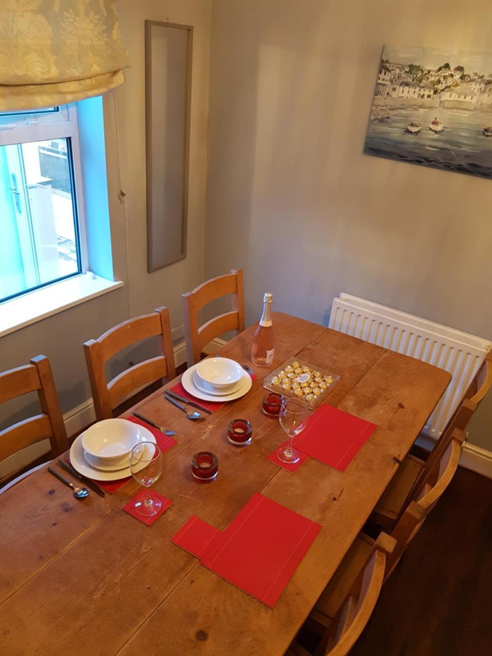 Appartamento Slough Centre Townhouse With Driveway Parking For Up To Two Cars Esterno foto